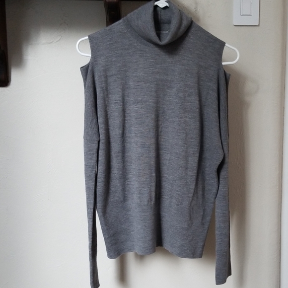 Vince Sweaters - Vince // Gray cold shoulder sweater